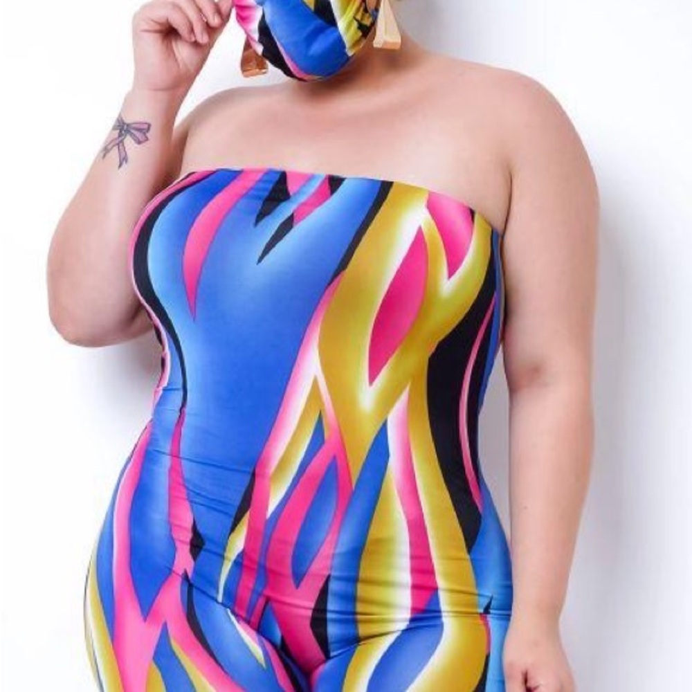 Colorful Abstract Print Maxi Short with Matching Mask